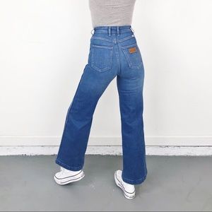 ❤️SOLD❤️Wrangler Hi Bells high waisted jeans